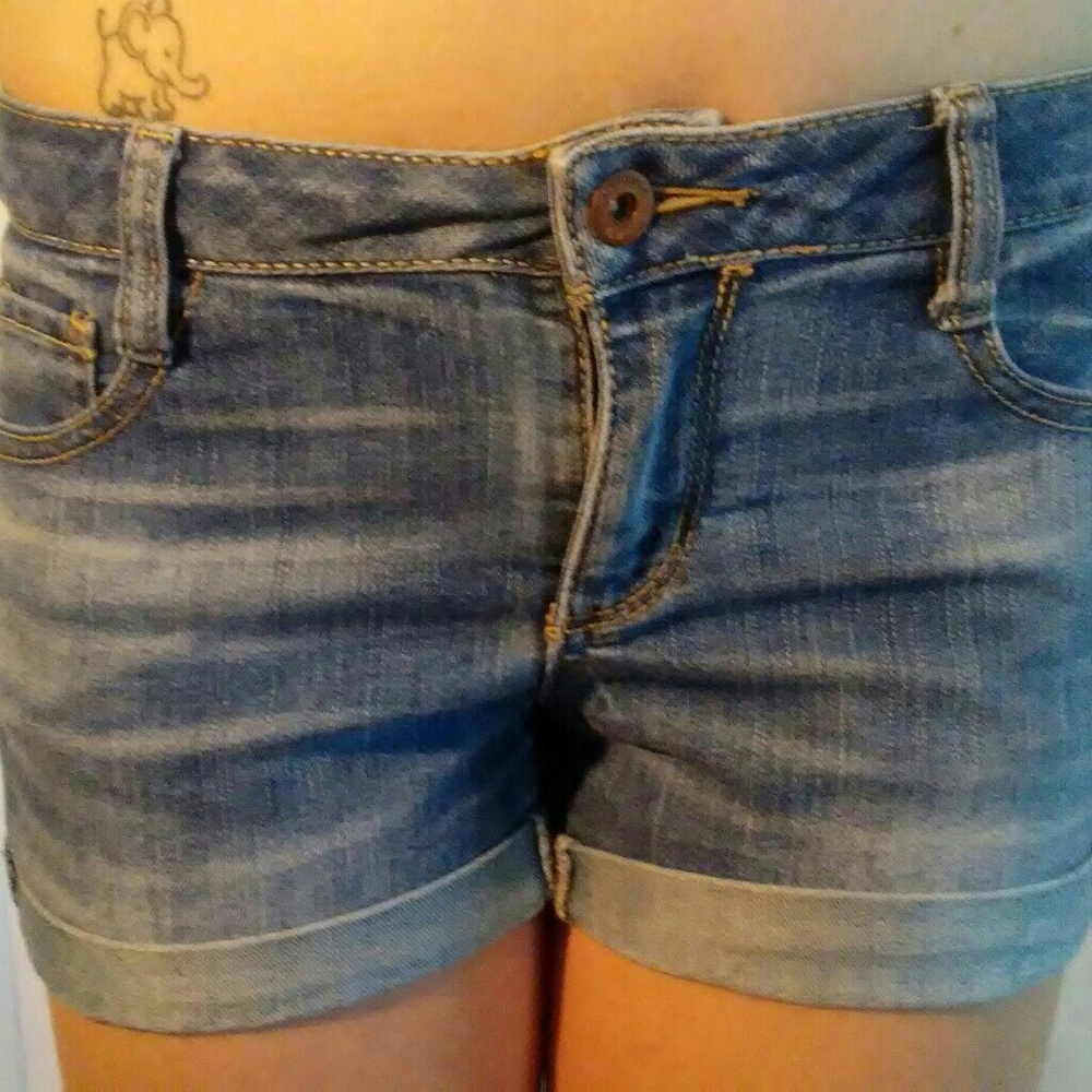 Arizona Jeans Cuffed Shorts, Size 5